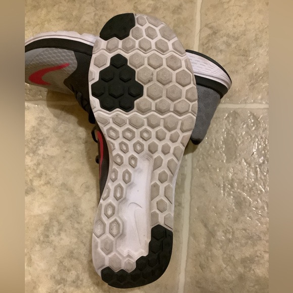 Nike runners 9 GUG lightweight, dare and light grey with bright pink swoosh - Picture 4 of 5